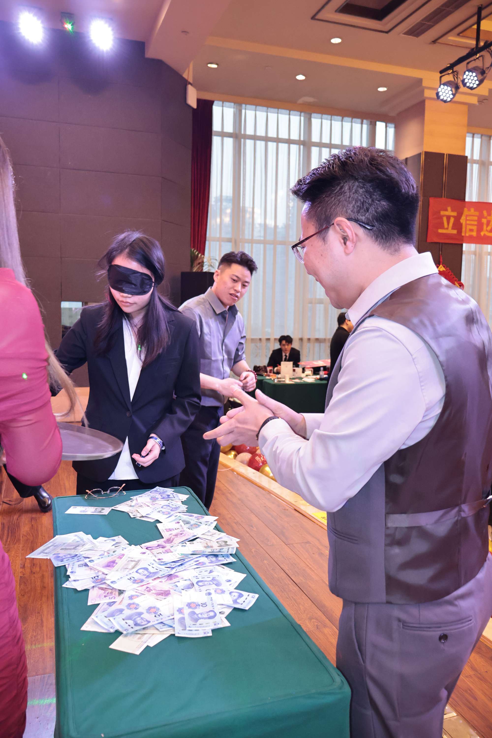 2024集團(tuán)年會(huì)“風(fēng)華十載，筑夢(mèng)未來”