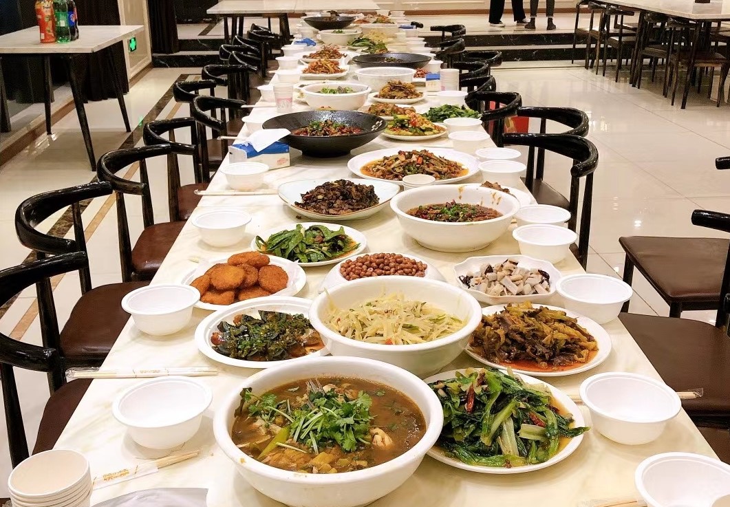 團(tuán)建/乾坤未定，你我皆黑馬