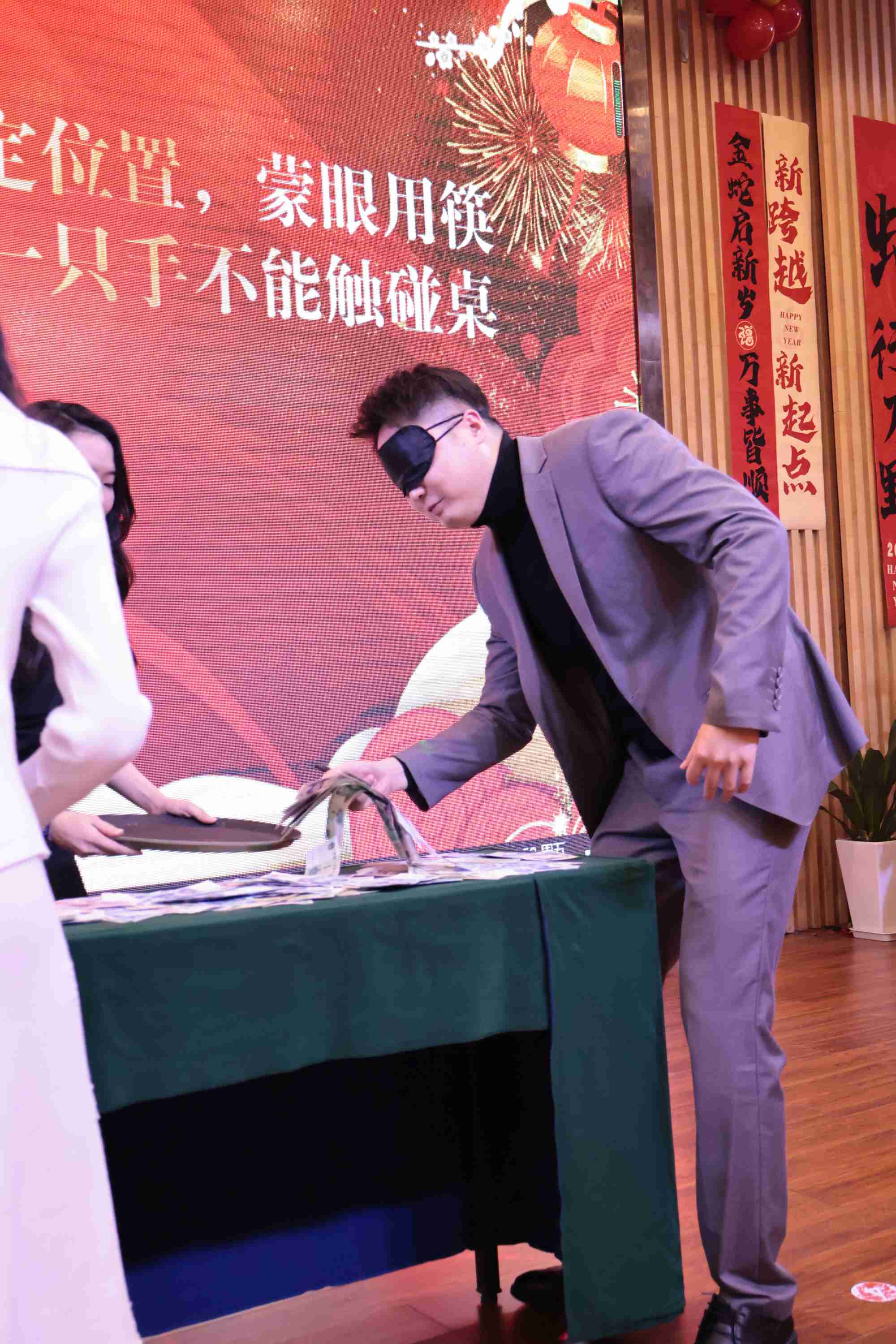 2024集團(tuán)年會(huì)“風(fēng)華十載，筑夢(mèng)未來”